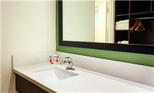 Travelodge Anaheim Inn and Suite, Anaheim, California - Bathroom2