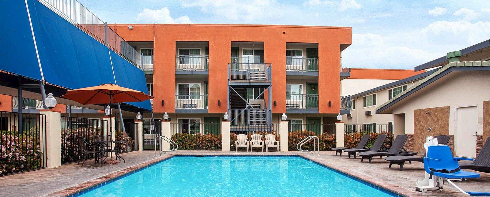 Travelodge Anaheim Inn & Suites California
 