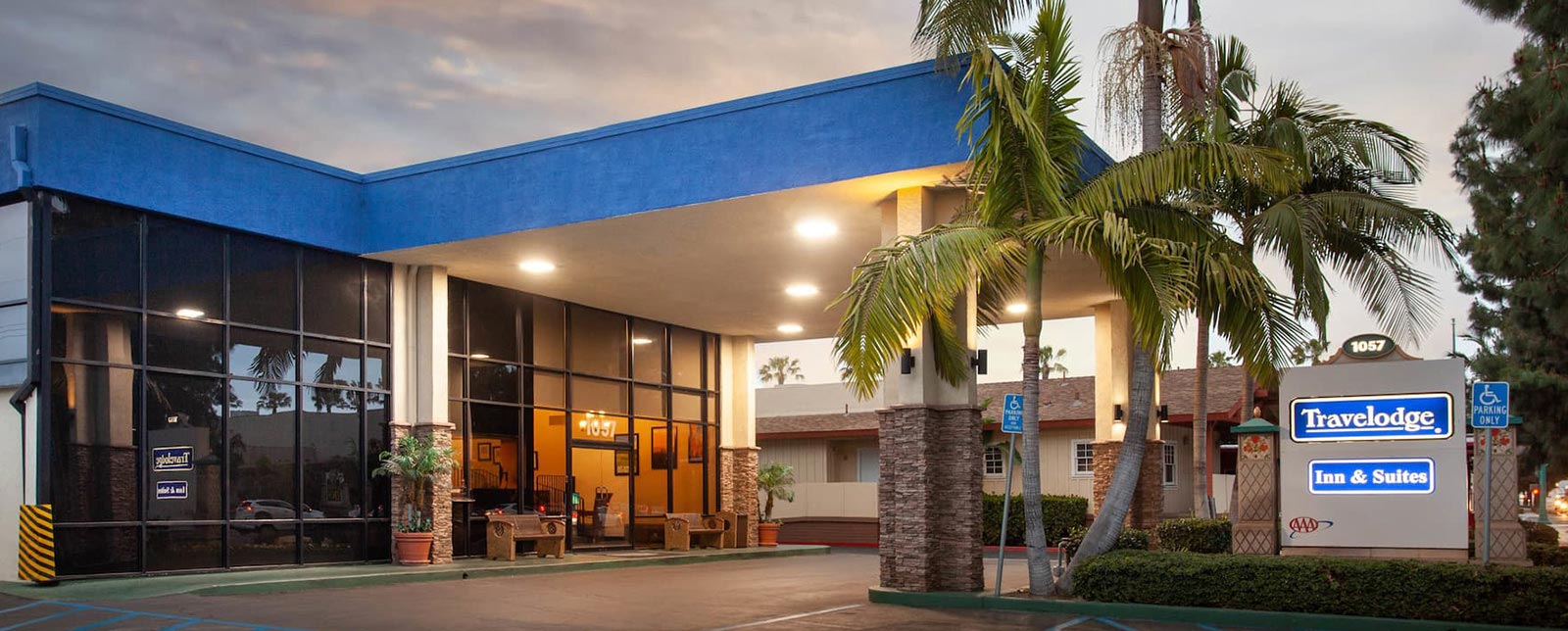 Location of Travelodge Anaheim Inn & Suites California